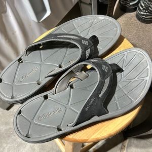 Mens columbia thong flip flops, gently used with lots of life left.